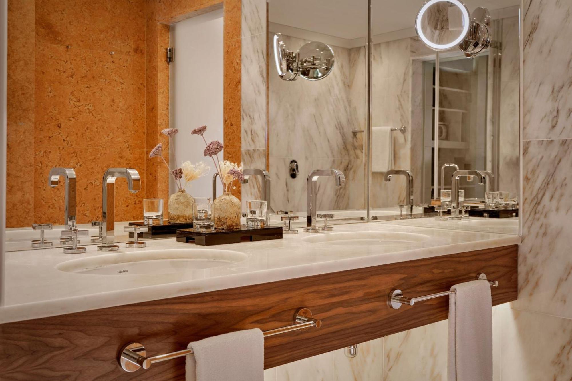 Junior Suite con Letti King-Size/Singoli e Vista Resort